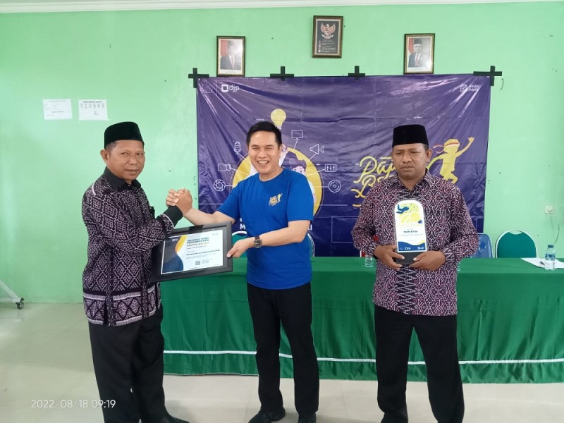 Siswa-Siswi Siap Taat Pajak, MAN Ende Dapat Penghargaan