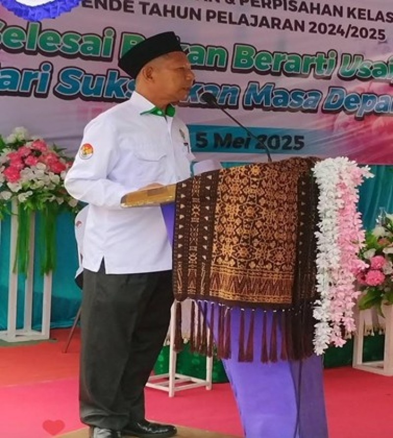 Kepala MAN Ende Apresiasi Lulusan Terbaik MAN Ende T.P 2024/2025