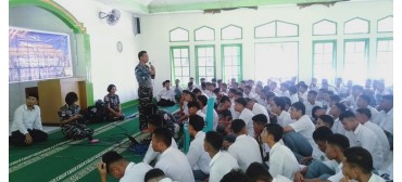 Siswa-siswi MAN Ende Berdiskusi dengan TNI AL