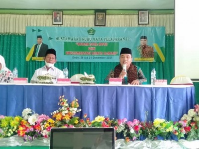 Kabid Pendis Beri Penguatan saat MGMP di MAN Ende