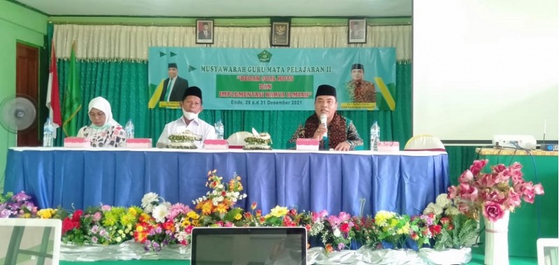 Kabid Pendis Beri Penguatan saat MGMP di MAN Ende