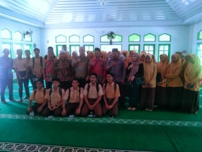 Peserta Didik Kelas XI MAN Ende Mendapatkan Sosialisasi dari STIA Malang