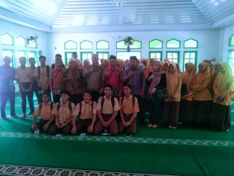 Peserta Didik Kelas XI MAN Ende Mendapatkan Sosialisasi dari STIA Malang