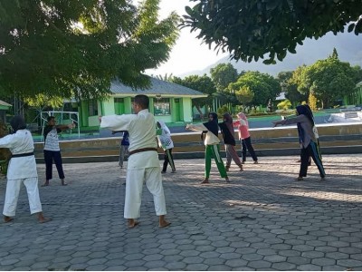 MAN Ende Kembangkan Ekstrakurikuler Karate Siswa