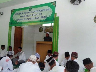 Khotmil Qur`an dan Istighosah Diharapkan Mempertebal Iman Siswa Kelas XII