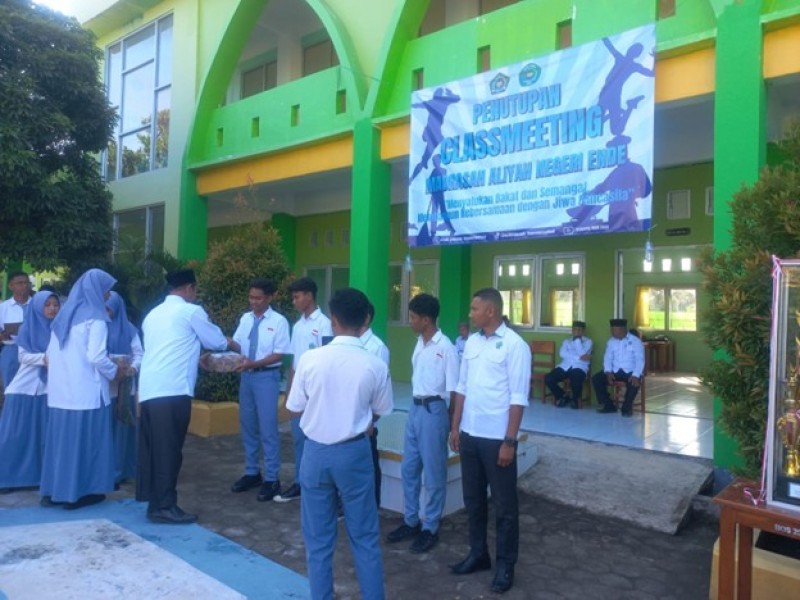 MAN Ende Gelar Upacara Penutupan Kegiatan Class Meeting