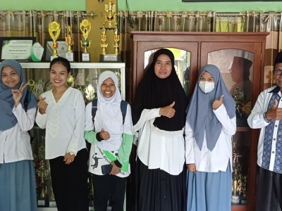 4 Siswi MAN Ende Melaju ke Tingkat Provinsi