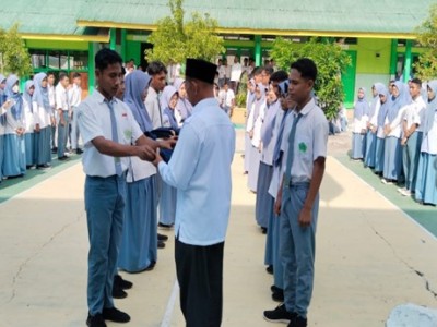 Kesiswaan MAN Ende Lantik Pengurus OSIM Periode 2024/2025