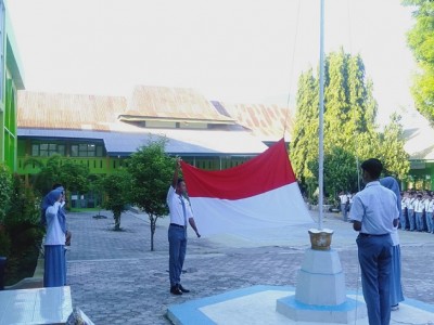 Upacara Senin Perdana, Bahrudin Ajak Siswa-Siswi Lebih Disiplin