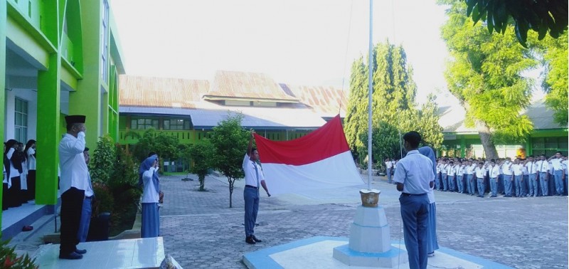 Upacara Senin Perdana, Bahrudin Ajak Siswa-Siswi Lebih Disiplin