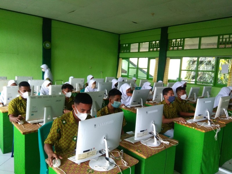 Siswa MAN Ende Ikuti Simulasi Asesmen Nasional