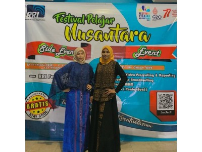 2 Siswi MAN Ende Ikuti Fashion Show