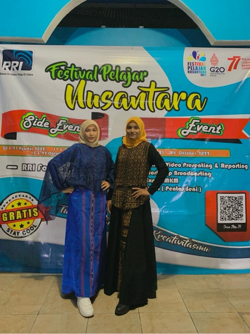 2 Siswi MAN Ende Ikuti Fashion Show