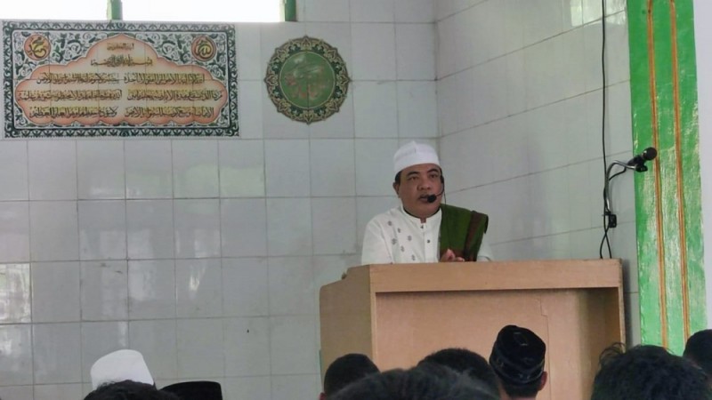 Kabid Pendidikan Islam Jadi Khatib Shalat Jumat di Ulul Albab MAN Ende