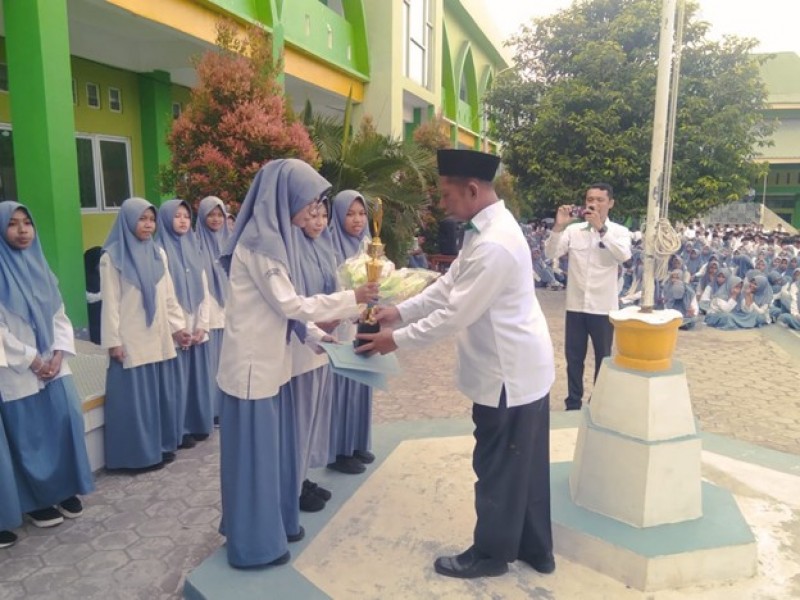 MAN Ende Apresiasi Para Juara dan Peserta Lomba OSN, OESN, LCCA dan OBA