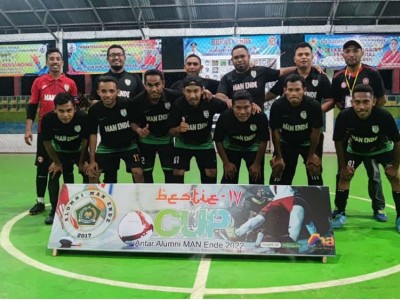 Tim Guru MAN Ende Ikuti Kompetisi Futsal Alumni