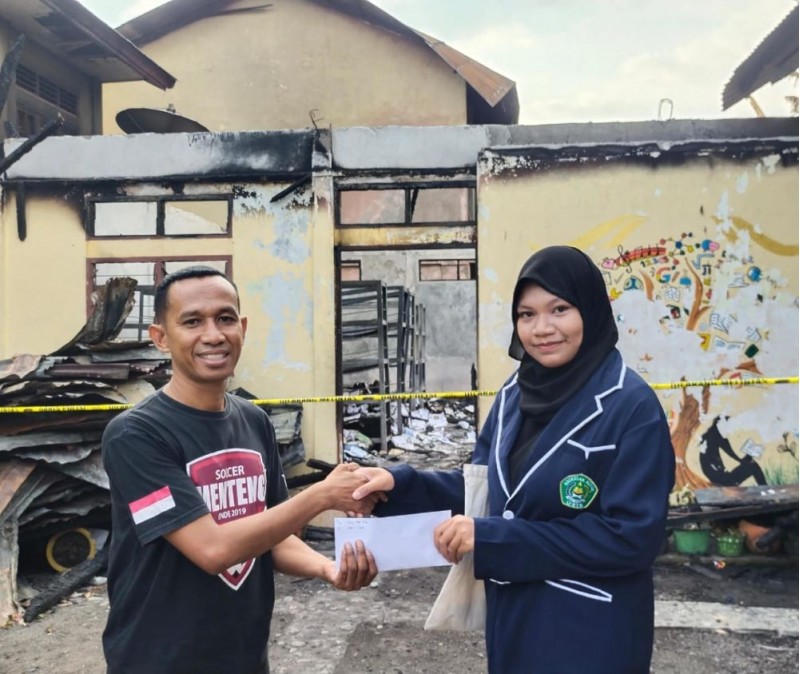 Peduli Bencana, OSIM MAN Ende Beri Bantuan ke SMP N 1 Ende