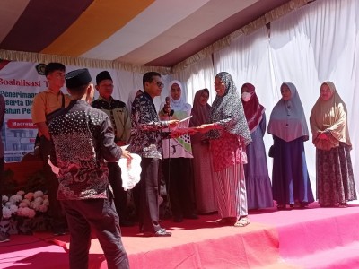 MAN Ende Apresiasi Siswa-siswi Berprestasi di Hadapan Ribuan Orang Tua dan Wali 