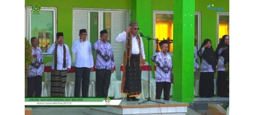 Kakan Kemenag Ende yang Baru Jadi Pembina Upacara HGN di MAN