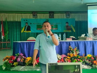 Dr. Mansyur Stimulus Semangat Menulis Guru MAN Ende