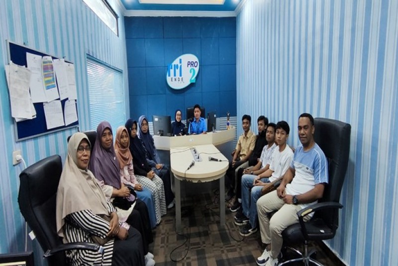 Tim OSN MAN Ende Menginspirasi Lewat RRI Ende