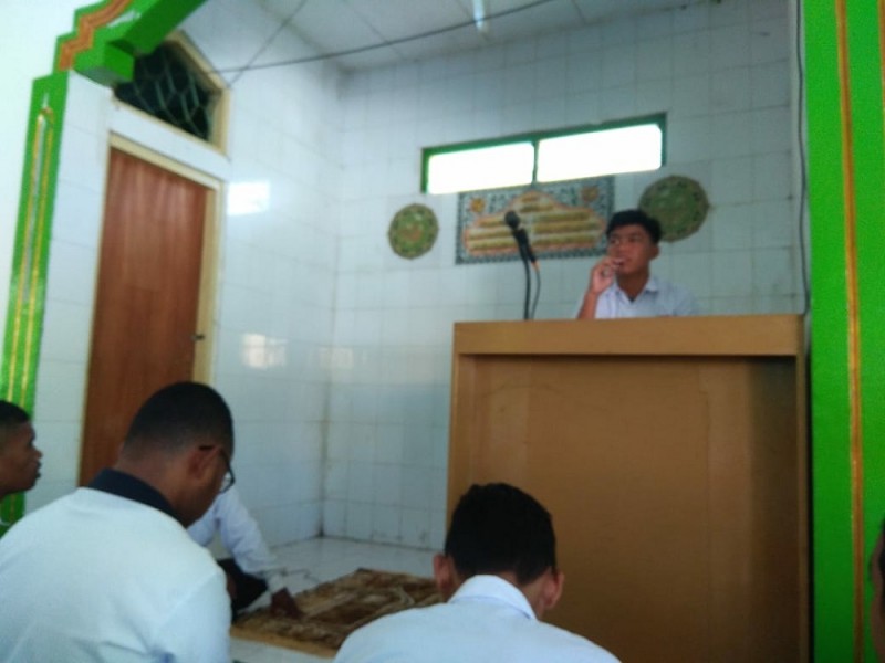 Rizky Ingatkan Shalat saat Kultum