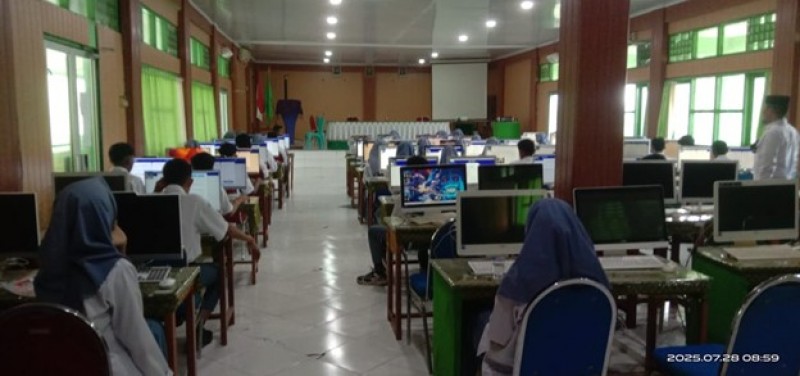 50 Orang Siswa/i Kelas XI MAN Ende Ikuti Gladi ANBK Tahun 2025