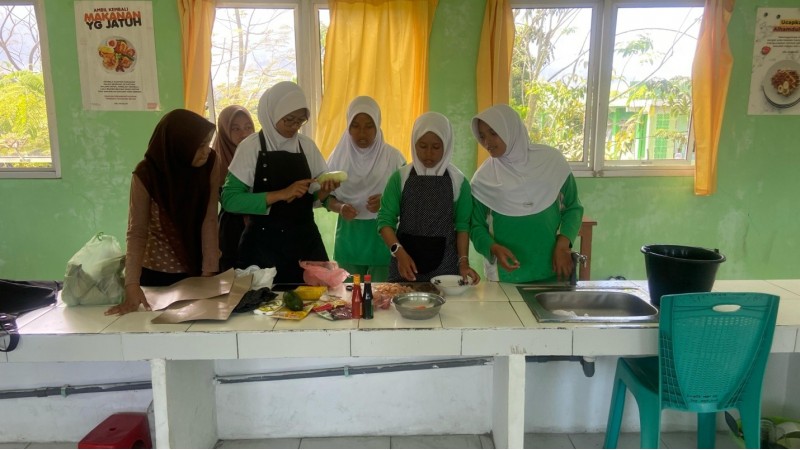 Bangun Jiwa Wirausaha: Unit Produksi Tata Boga MAN Ende Gelar Pelatihan Chef